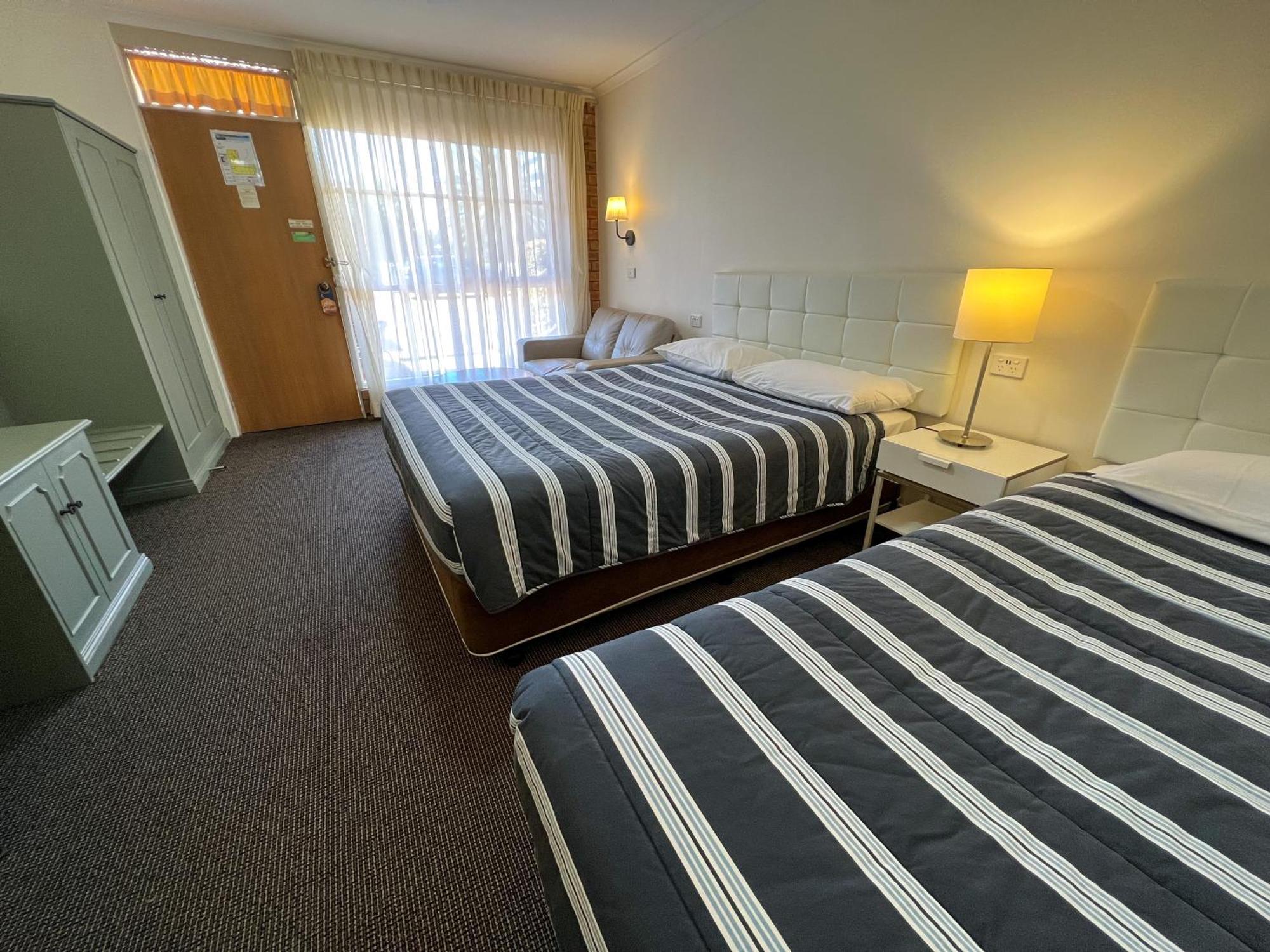 Summerhill Motor Inn (Adults Only) Merimbula Bagian luar foto