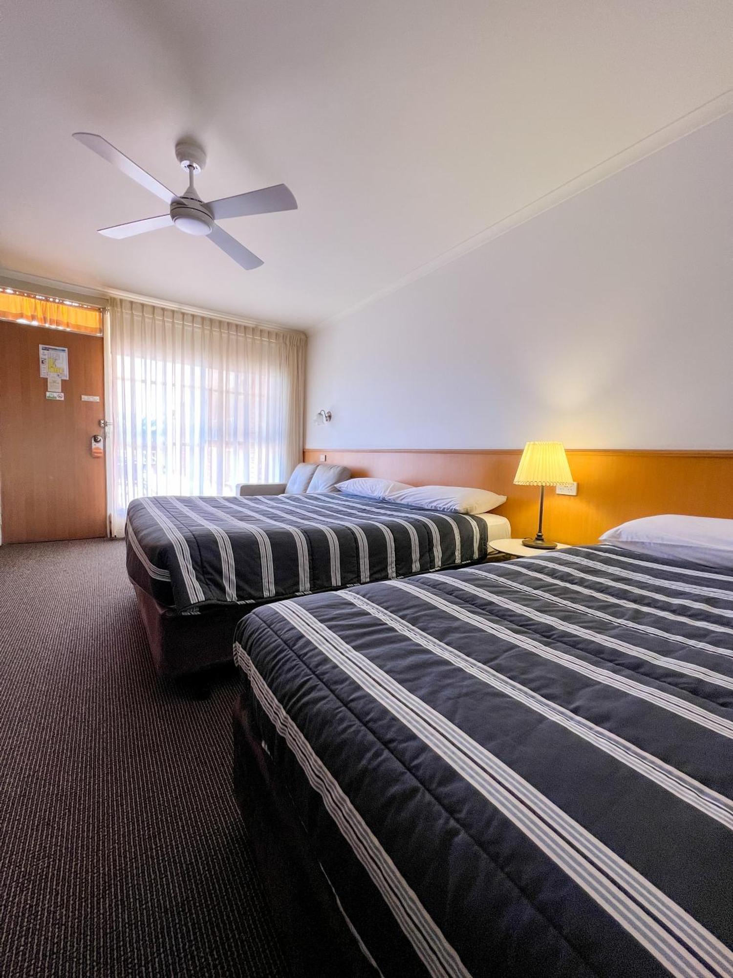 Summerhill Motor Inn (Adults Only) Merimbula Bagian luar foto