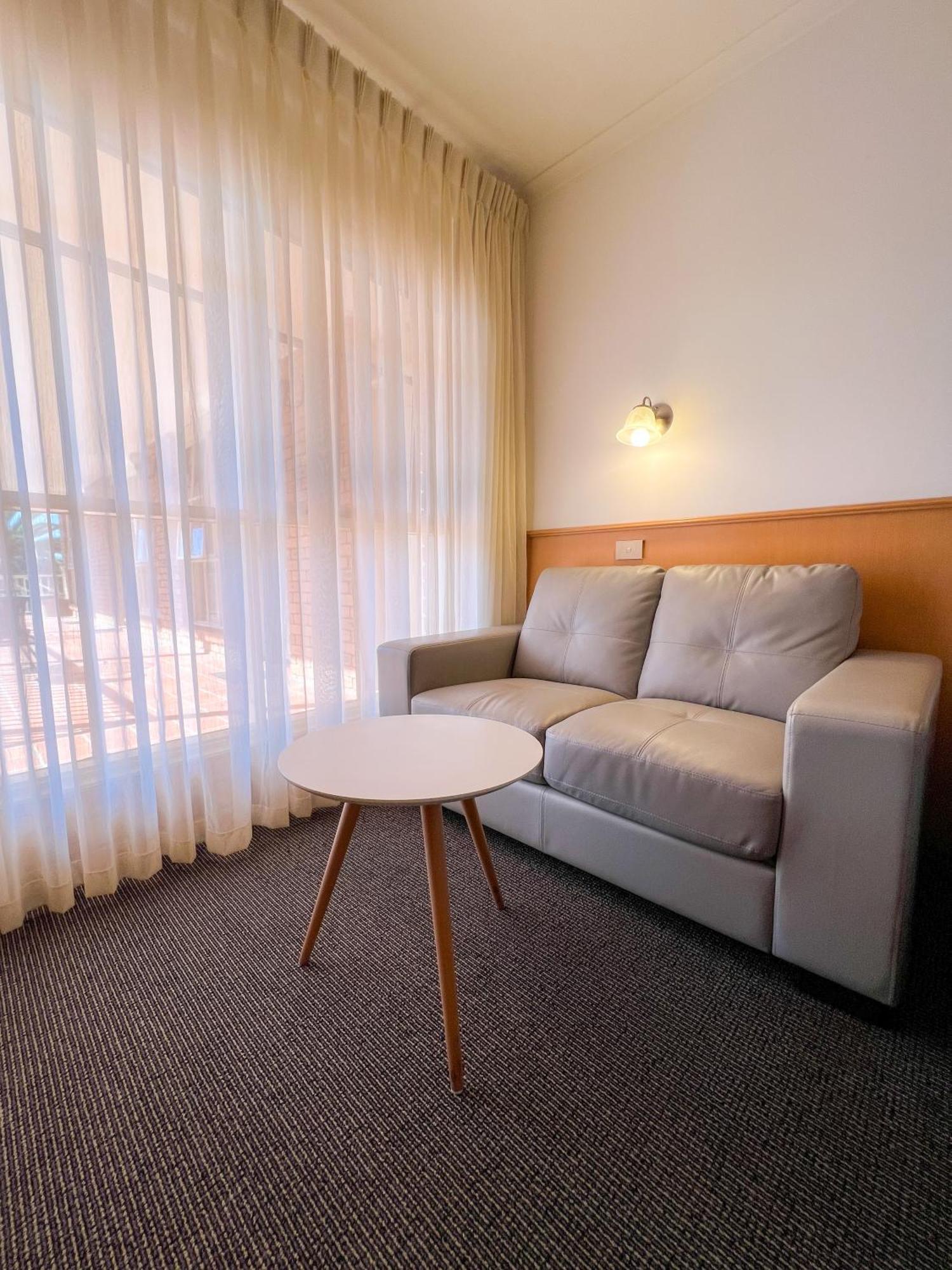 Summerhill Motor Inn (Adults Only) Merimbula Bagian luar foto