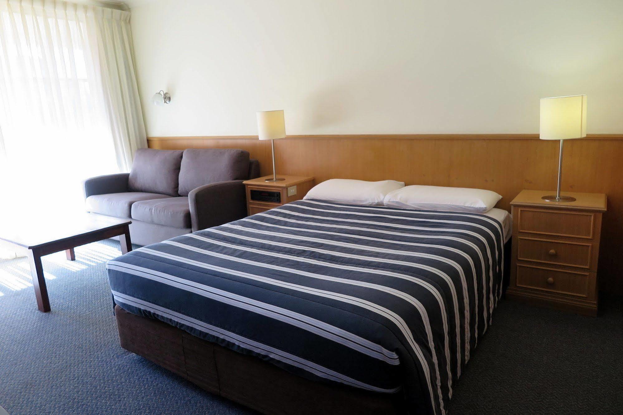Summerhill Motor Inn (Adults Only) Merimbula Bagian luar foto
