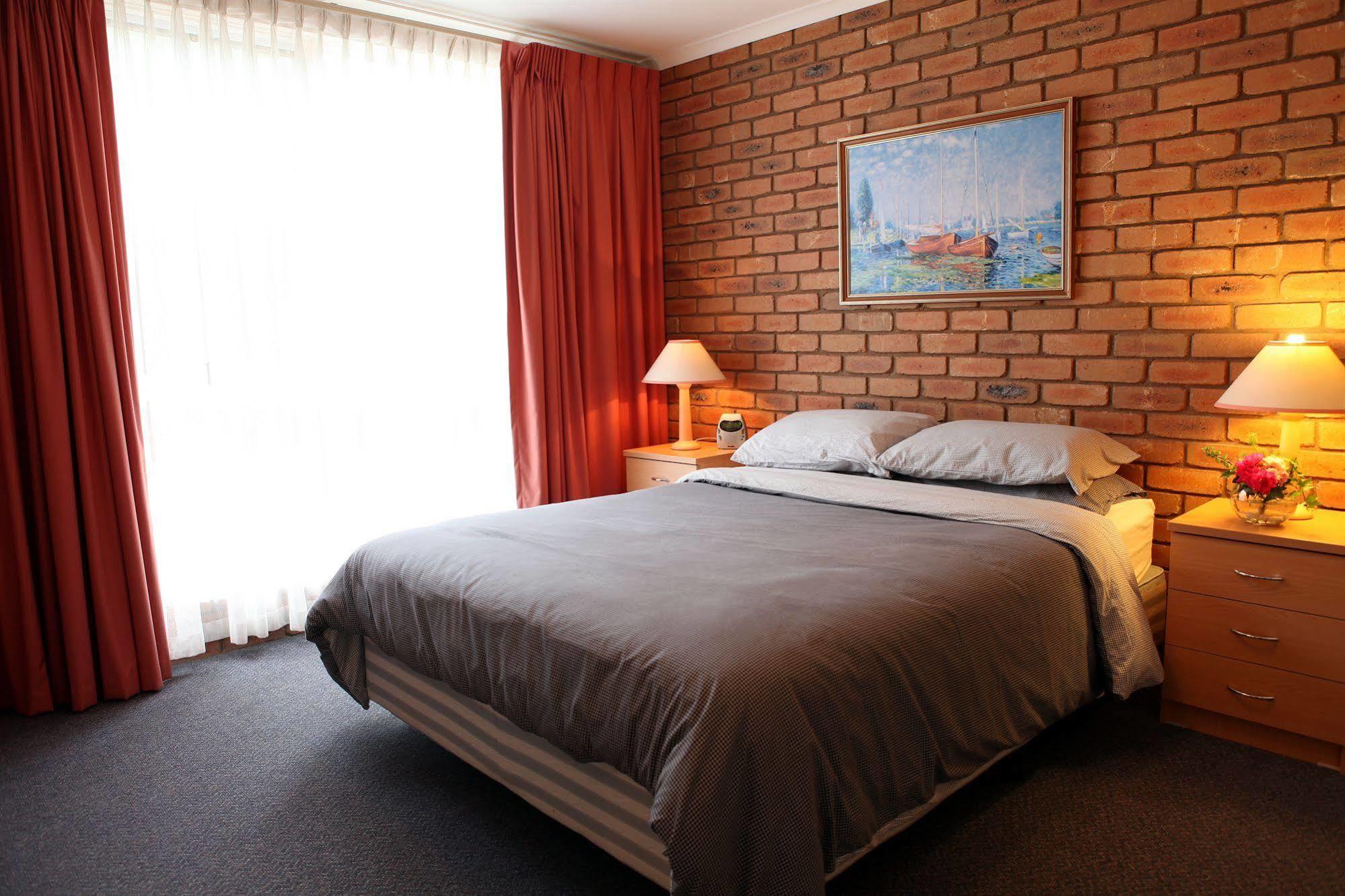 Summerhill Motor Inn (Adults Only) Merimbula Bagian luar foto